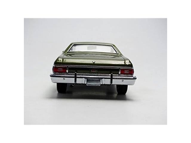 1976 Ford Gran Torino Metallic Vehicle 1:18 Scale Dark Green E51803