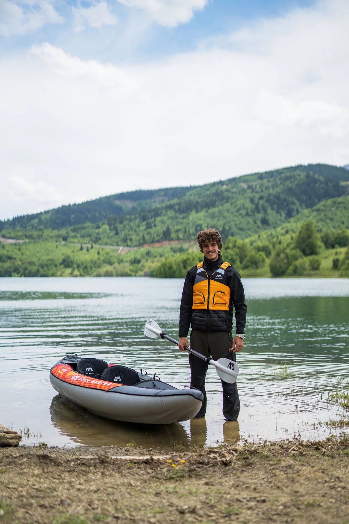 Inflatable Touring Kayak with Carry Bag, Paddle, Fin, Pump E55155