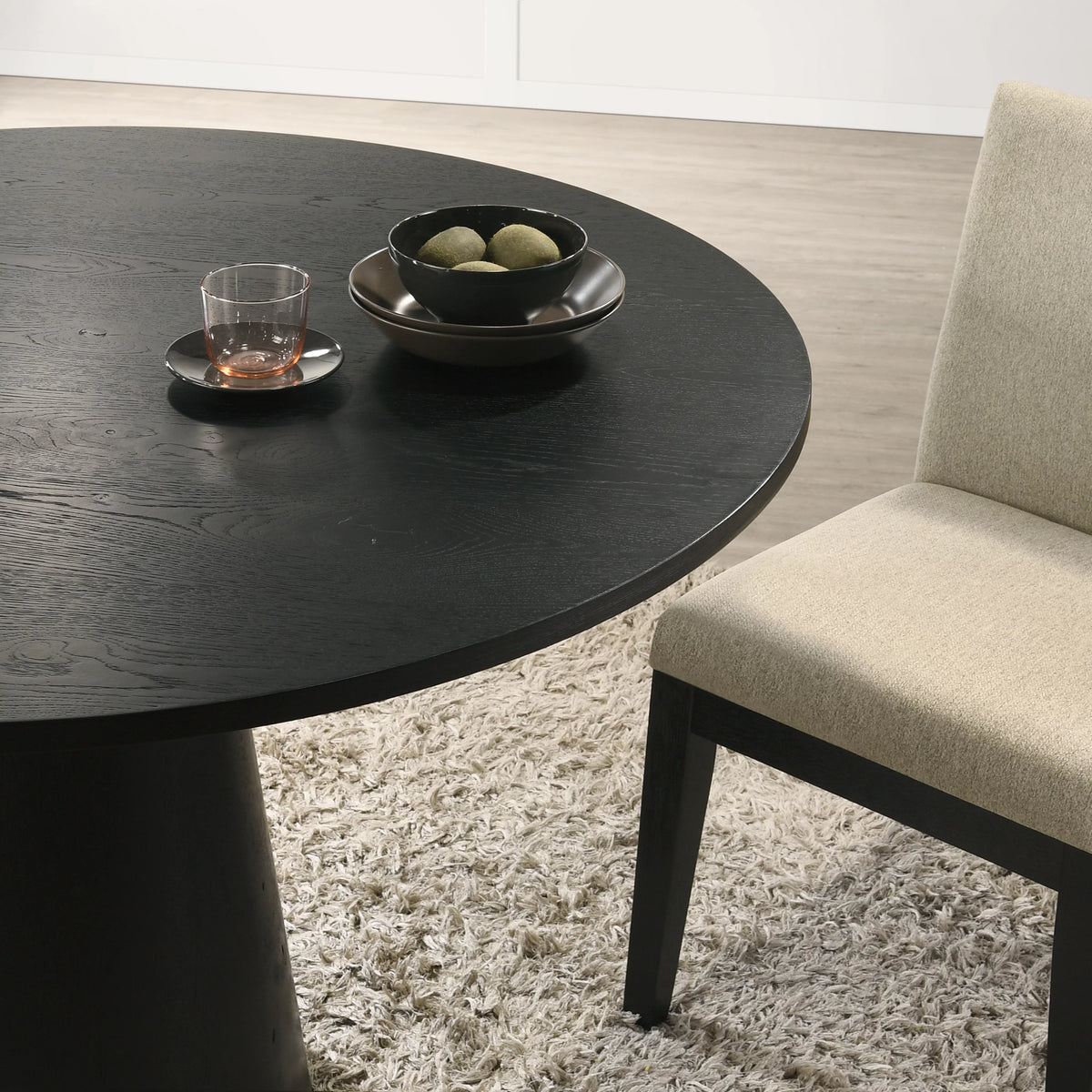 Contemporary Pedestal Dining Table I98134