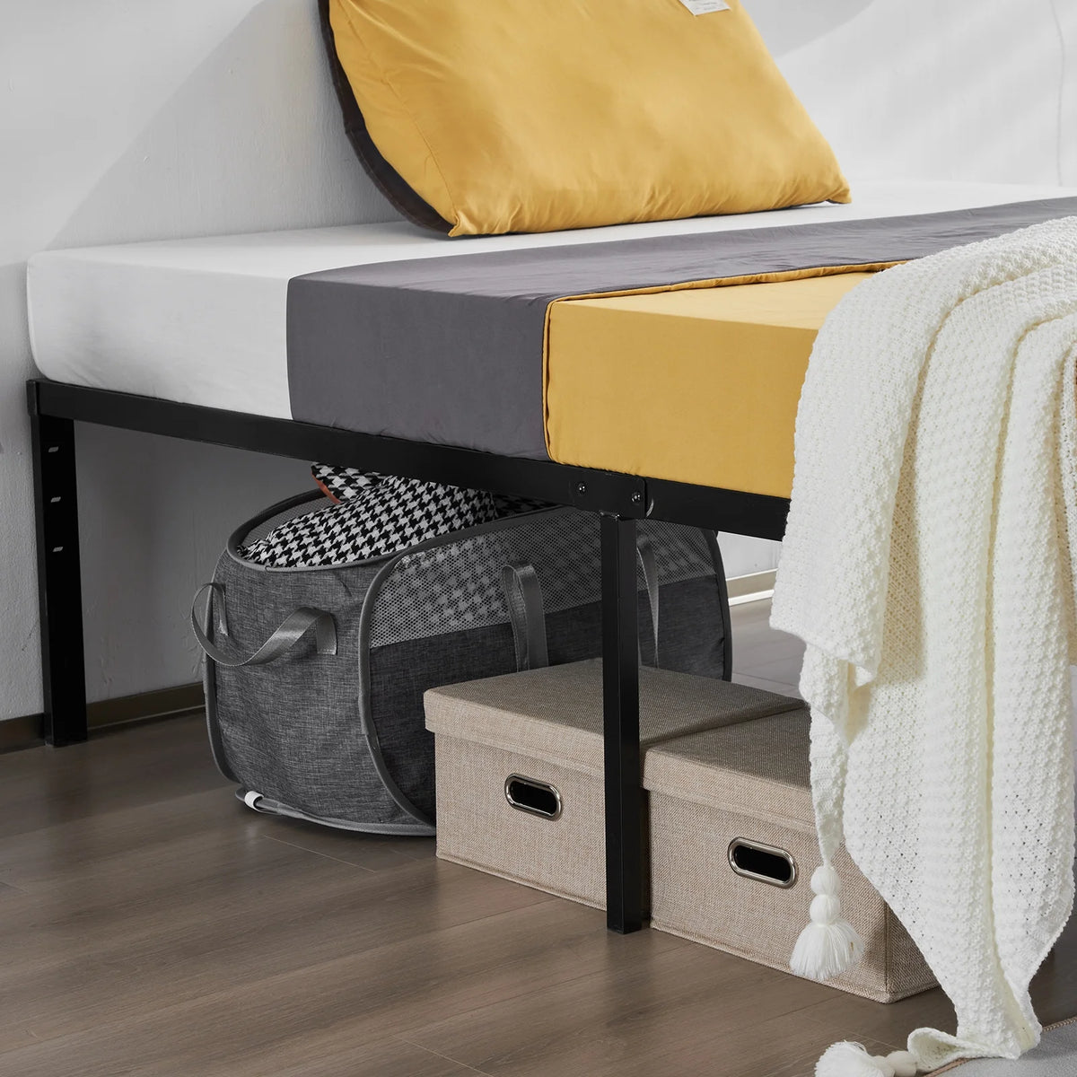 Black Queen Size Metal Bed Frame with Steel Slat Support V791